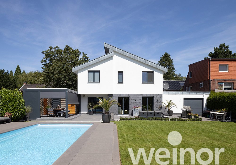 Erkelenz: weather-protected outdoor seating by the pool  