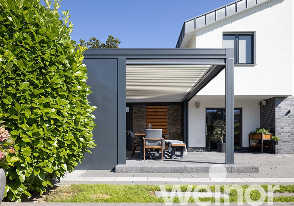 Erkelenz: weather-protected outdoor seating by the pool  