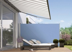 The stylish Paravento side awning shelters you from curious onlookers, sunlight and fresh side winds. 