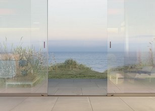 The frameless full glass sliding door allows full transparency at all times for an unobstructed view from the patio. 